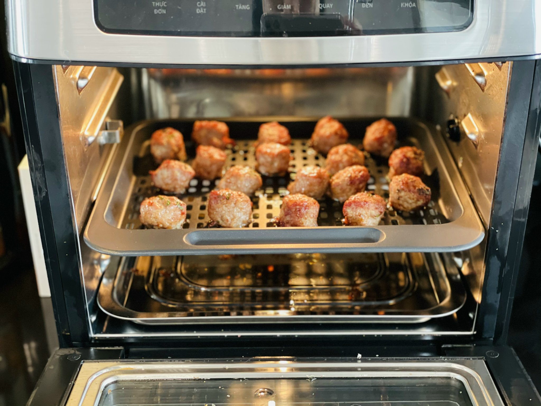 Nướng thịt viên bằng nồi chiên không dầu