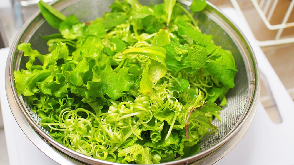 Rau sống ăn bún chả nướng