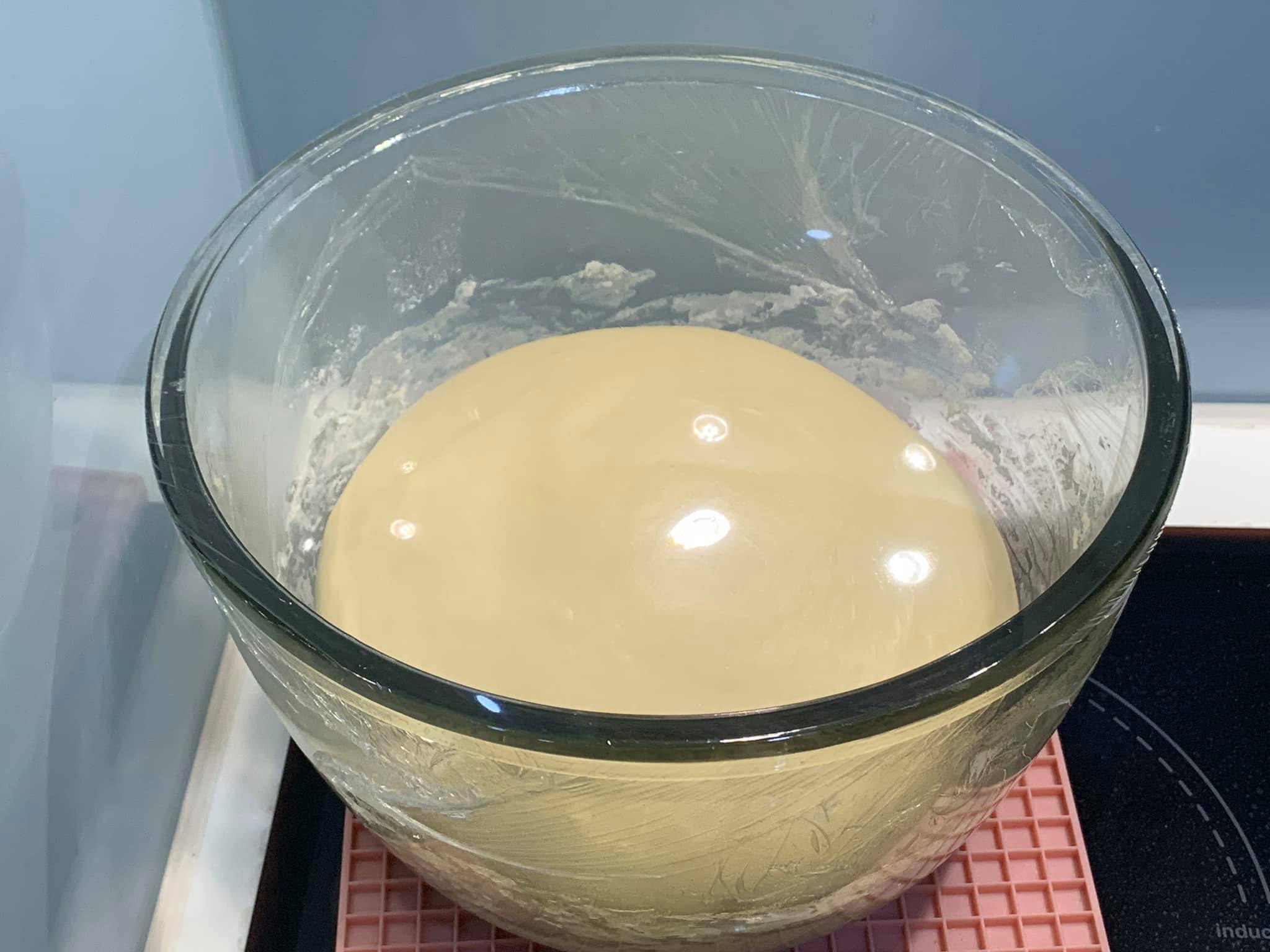 Nhào bột và ủ bánh mì phô mai bơ tỏi